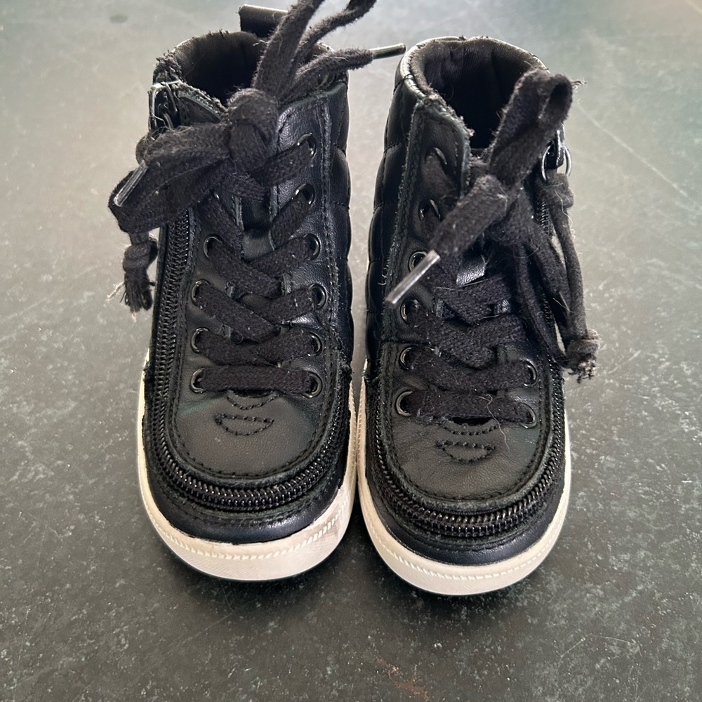 Billys quilted black leather high tops in toddler size 5 good used condition